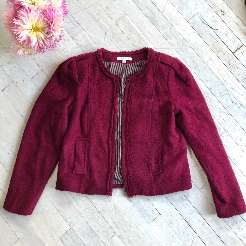 EUC CAbi wine boucle cropped blazer with pockets